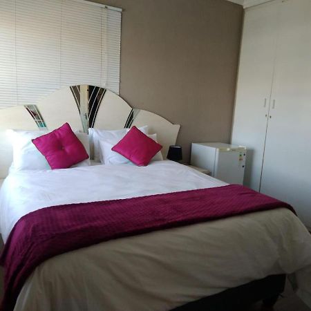Lapaleholo Guesthouse Phuthaditjhaba Екстер'єр фото