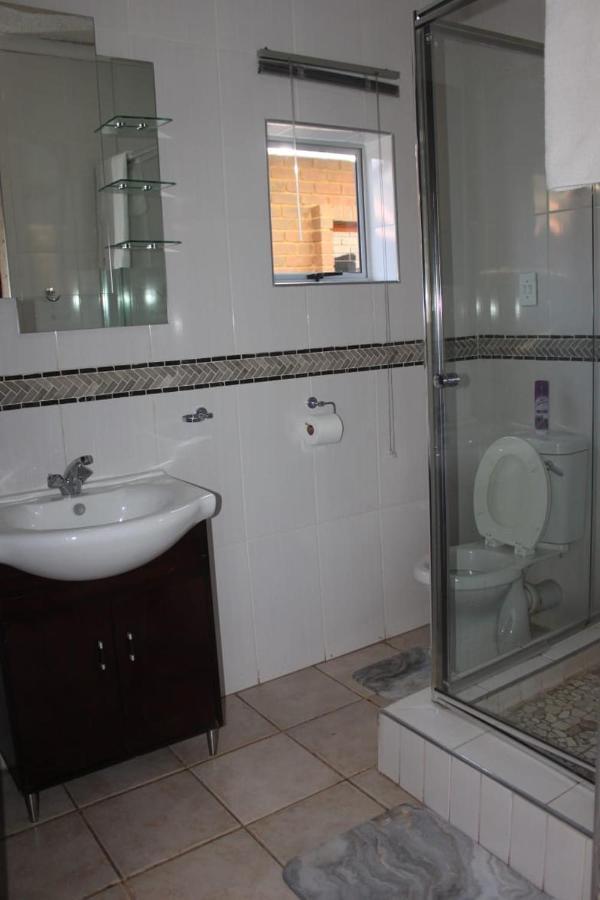 Lapaleholo Guesthouse Phuthaditjhaba Екстер'єр фото