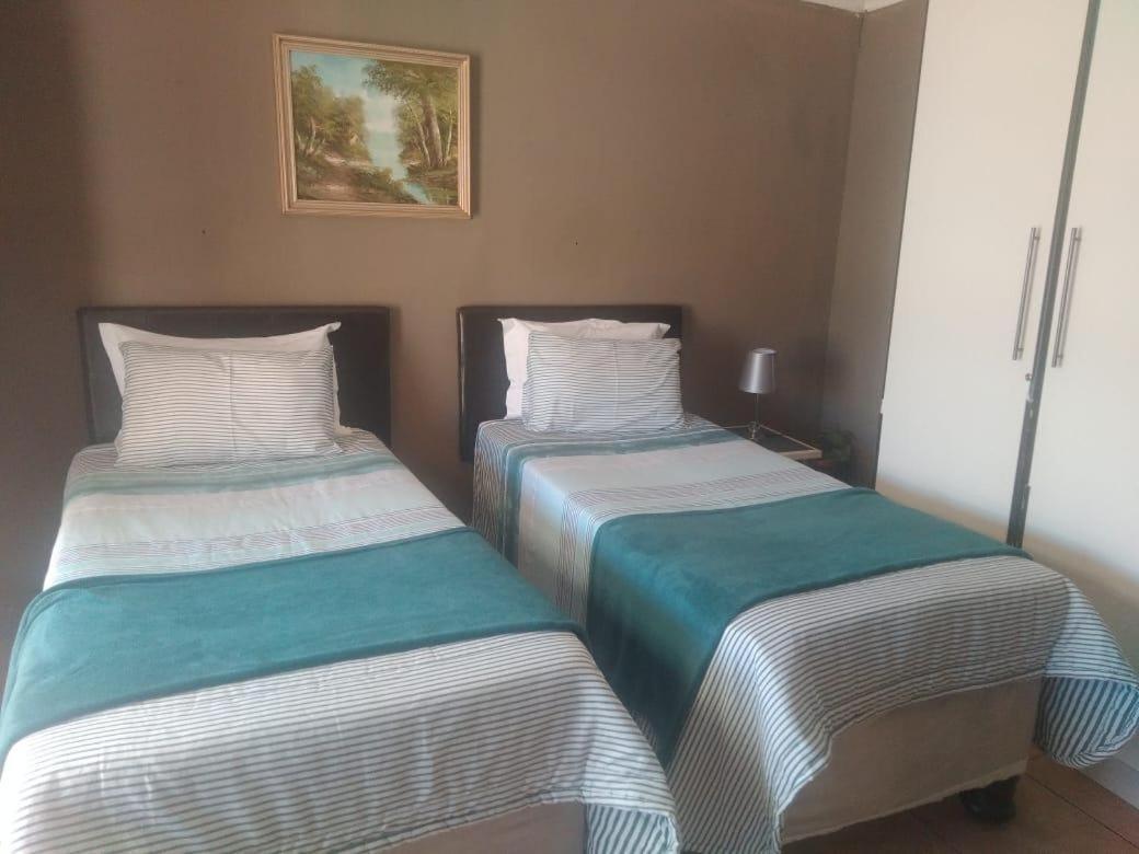 Lapaleholo Guesthouse Phuthaditjhaba Екстер'єр фото
