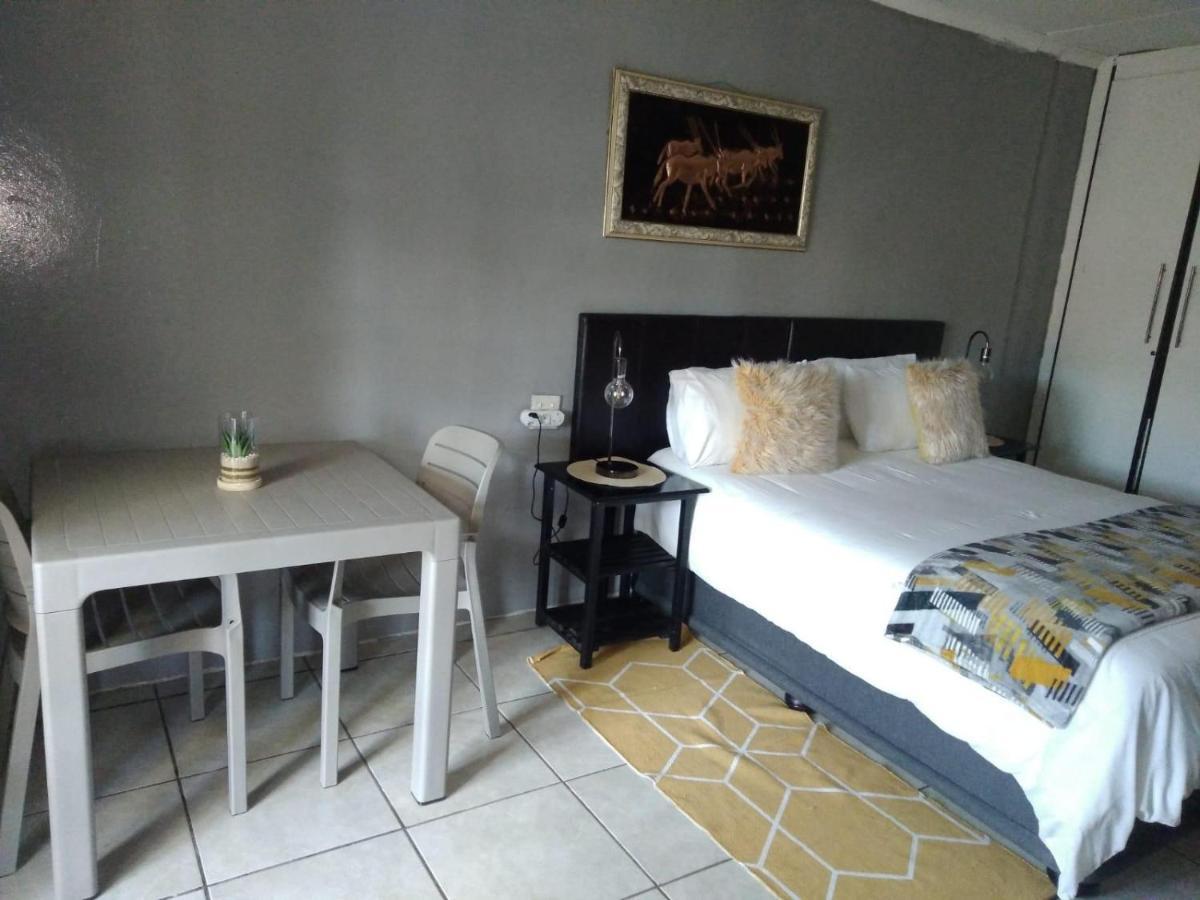 Lapaleholo Guesthouse Phuthaditjhaba Екстер'єр фото
