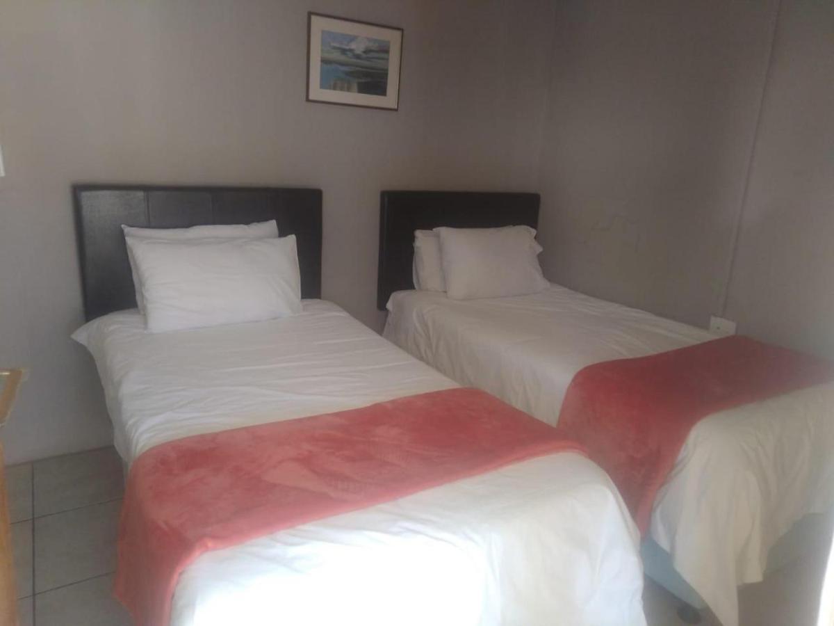 Lapaleholo Guesthouse Phuthaditjhaba Екстер'єр фото